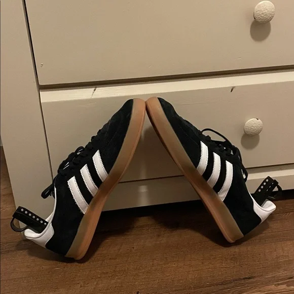 Black and white adidas men’s size 11